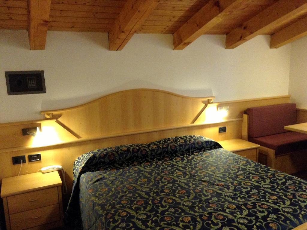 Hotel Ai Pini Vigo di Fassa Ngoại thất bức ảnh