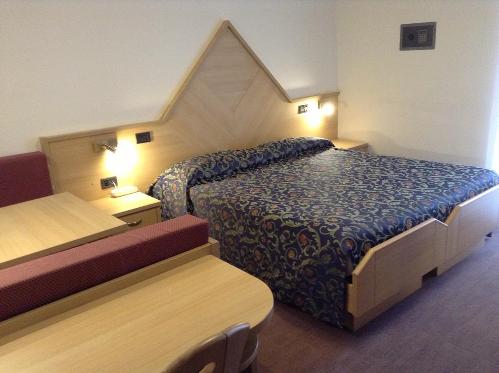 Hotel Ai Pini Vigo di Fassa Ngoại thất bức ảnh