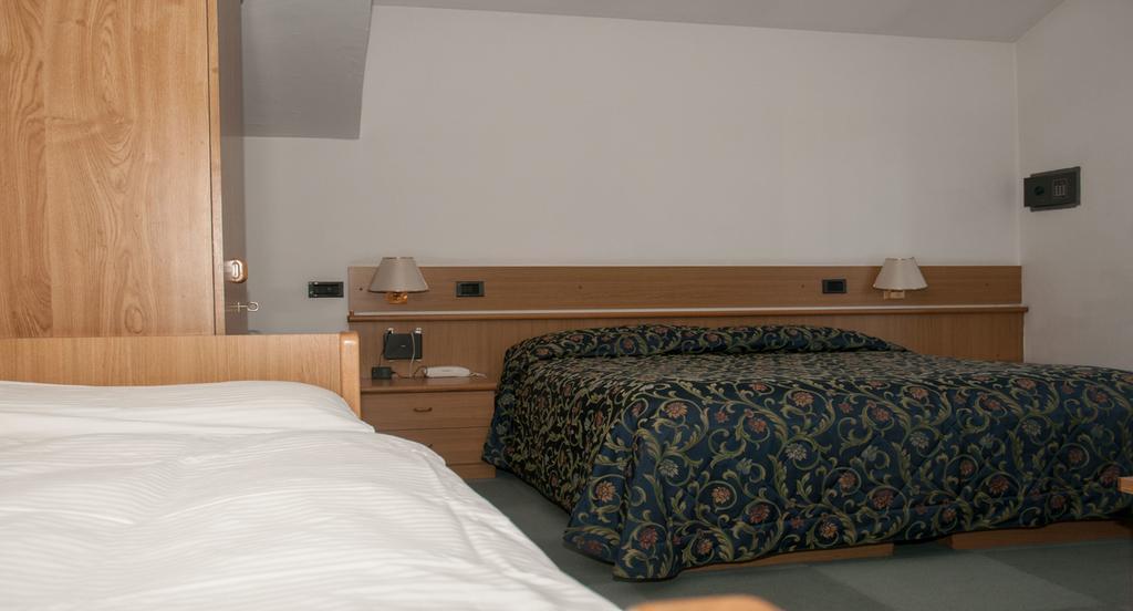 Hotel Ai Pini Vigo di Fassa Ngoại thất bức ảnh