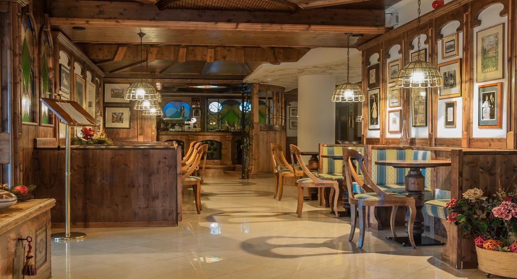 Hotel Ai Pini Vigo di Fassa Ngoại thất bức ảnh