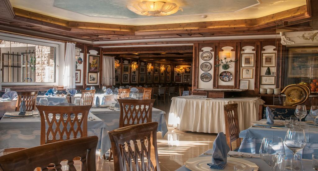 Hotel Ai Pini Vigo di Fassa Ngoại thất bức ảnh