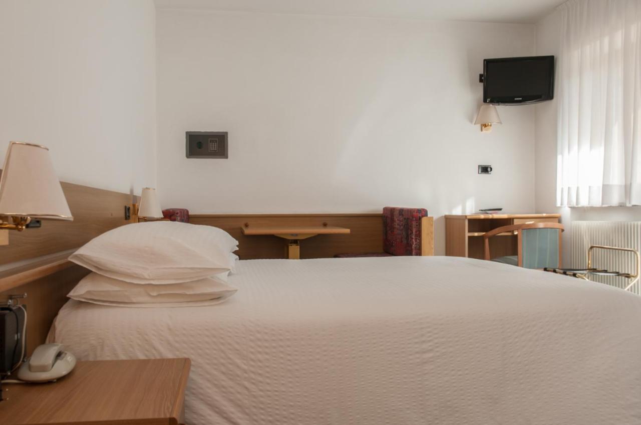 Hotel Ai Pini Vigo di Fassa Ngoại thất bức ảnh
